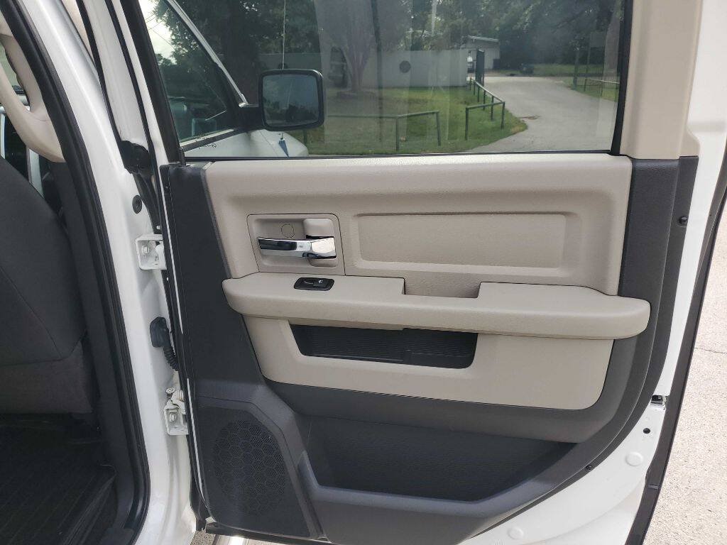 Used 2012 RAM 1500 Classic SLT AWD/4WD image 28