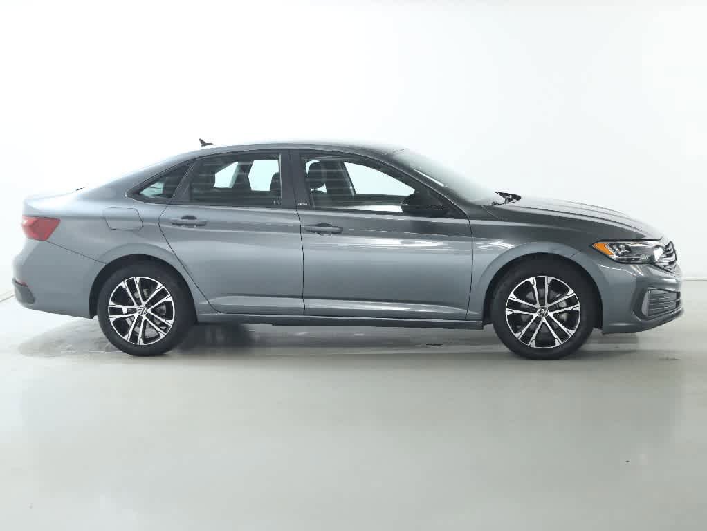 Used 2024 Volkswagen Jetta Sport image 11