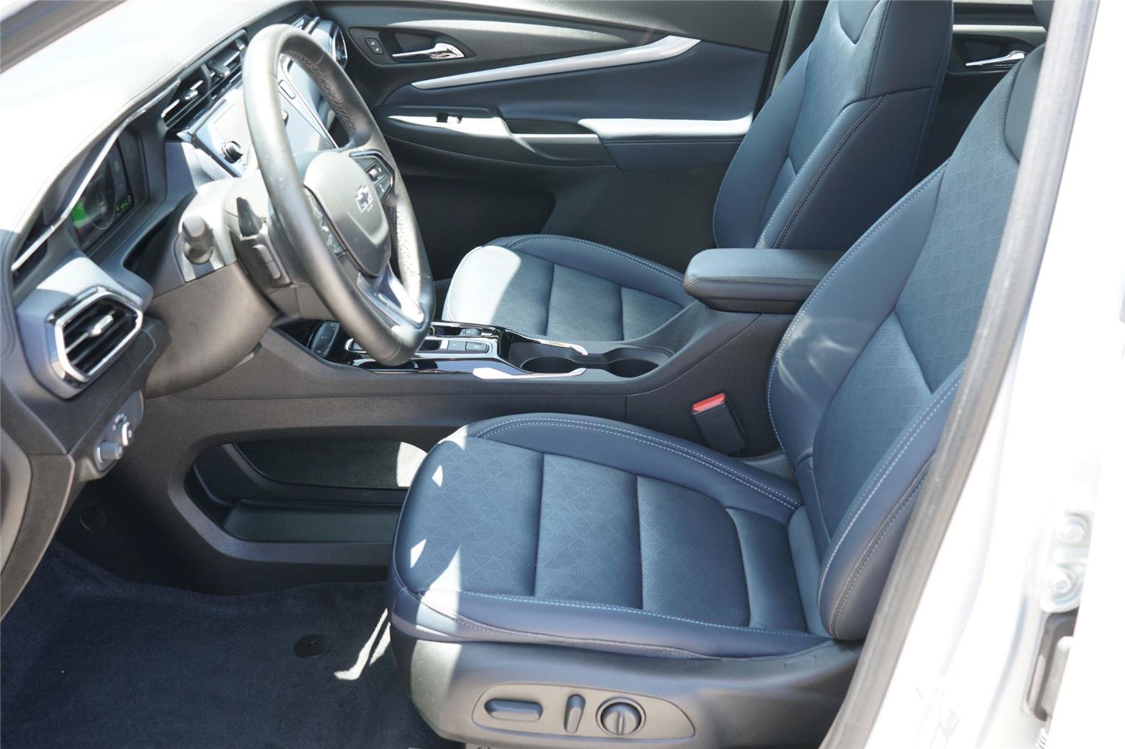 Used 2023 Chevrolet Bolt EUV Premier w/ Sun & Sound Package FWD image 10
