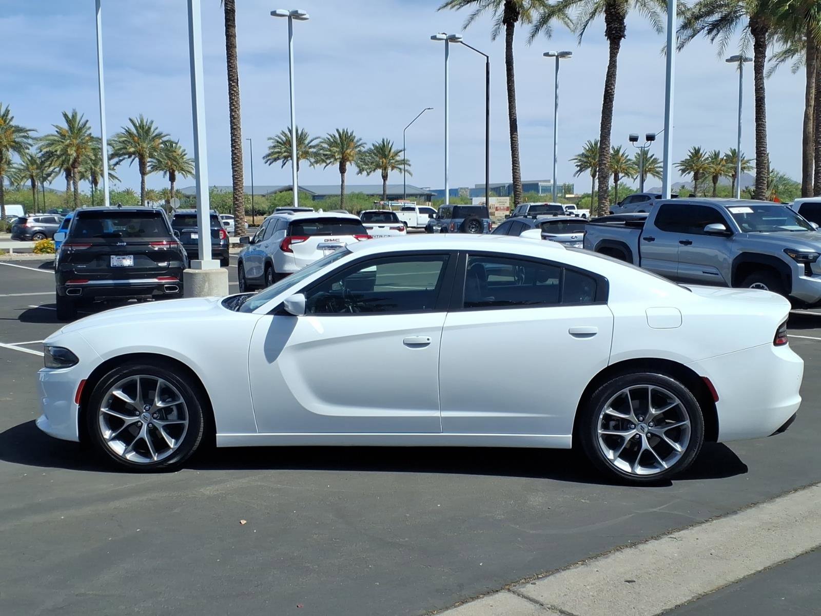 Used 2022 Dodge Charger SXT w/ Plus Group RWD image 7