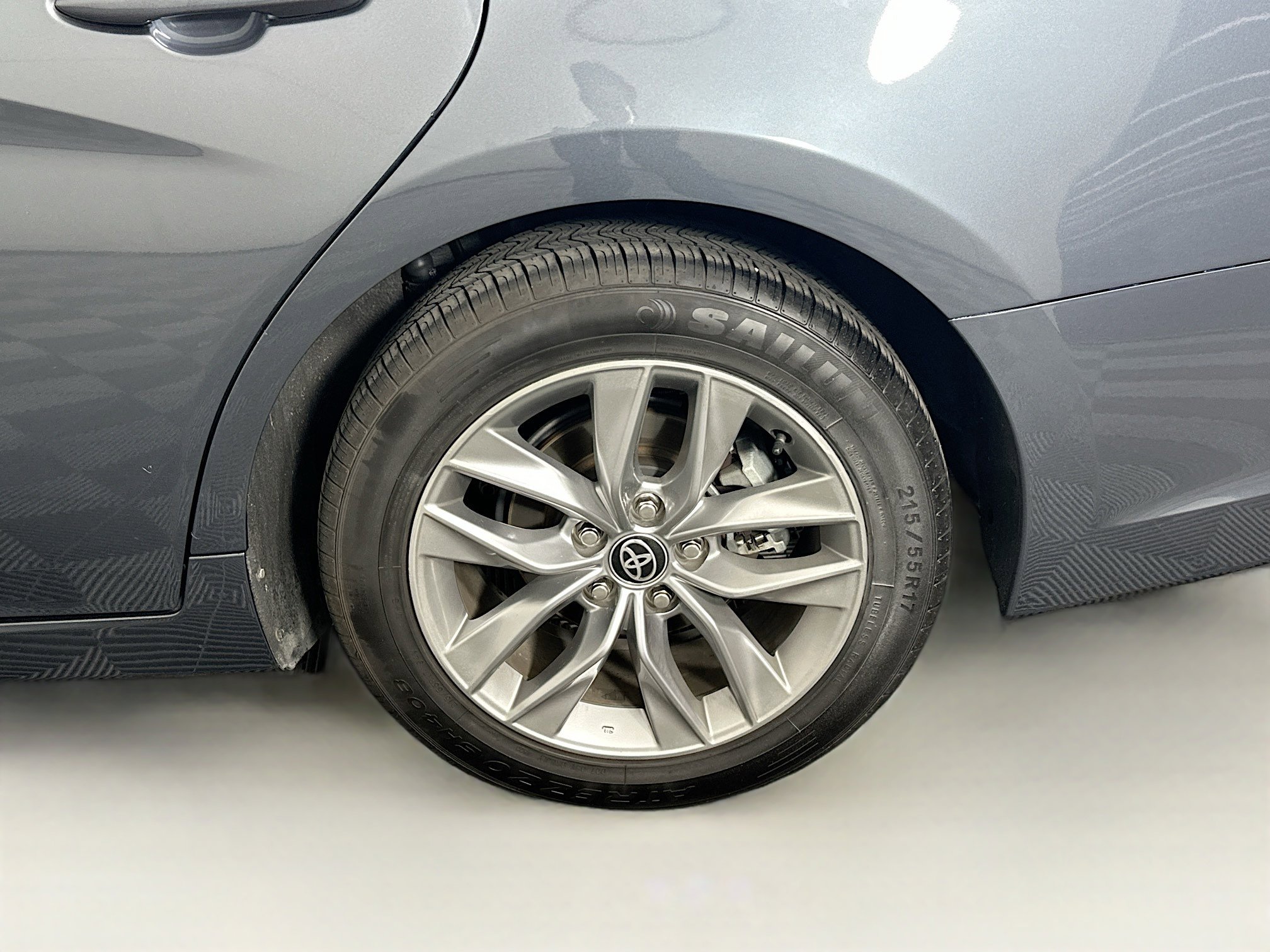 Used 2022 Toyota Avalon XLE image 11