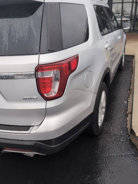 Used 2018 Ford Explorer XLT w/ Equipment Group 201A image 4
