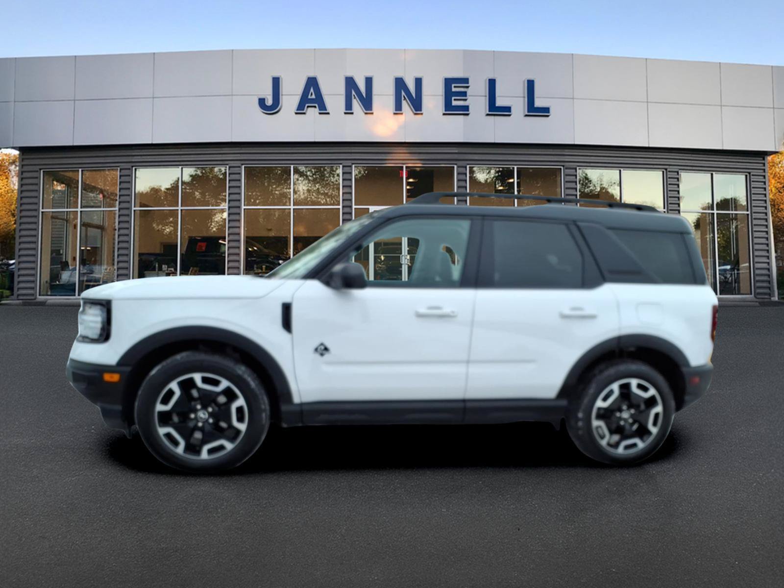 Used 2022 Ford Bronco Sport Outer Banks w/ Tech Package AWD/4WD image 8