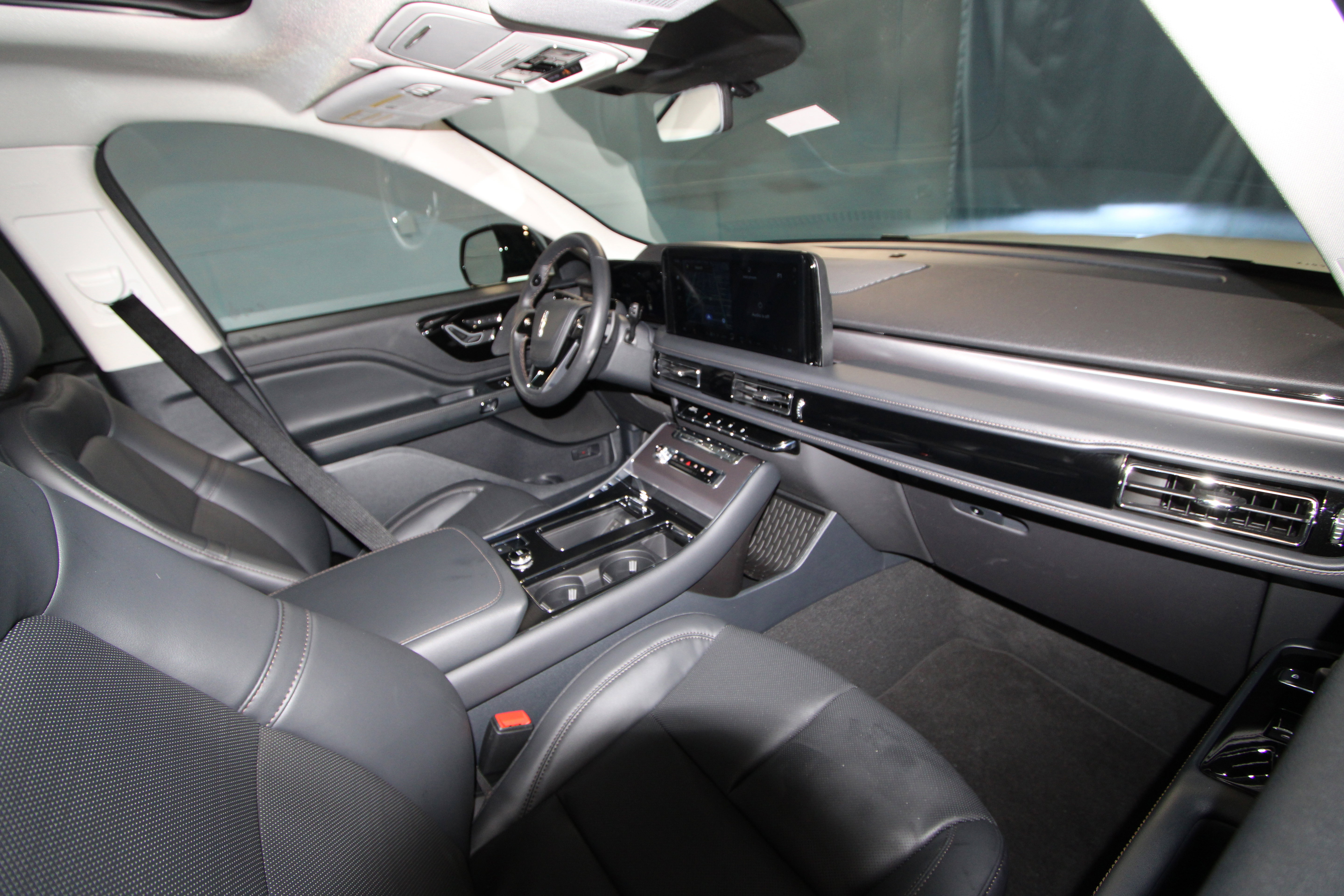 New 2026 Lincoln Aviator AWD w/ Jet Appearance Package image 19