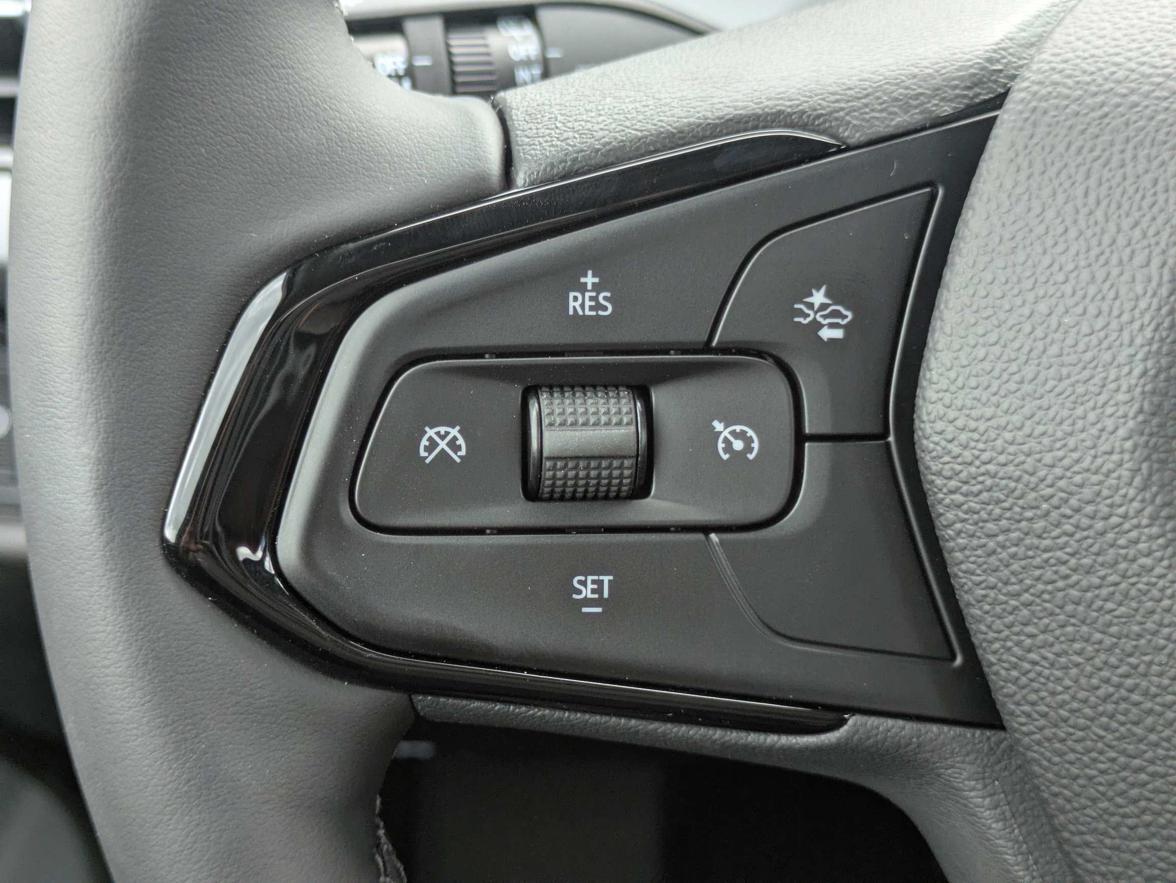 New 2027 Chevrolet Bolt RS w/ Technology Package FWD image 16