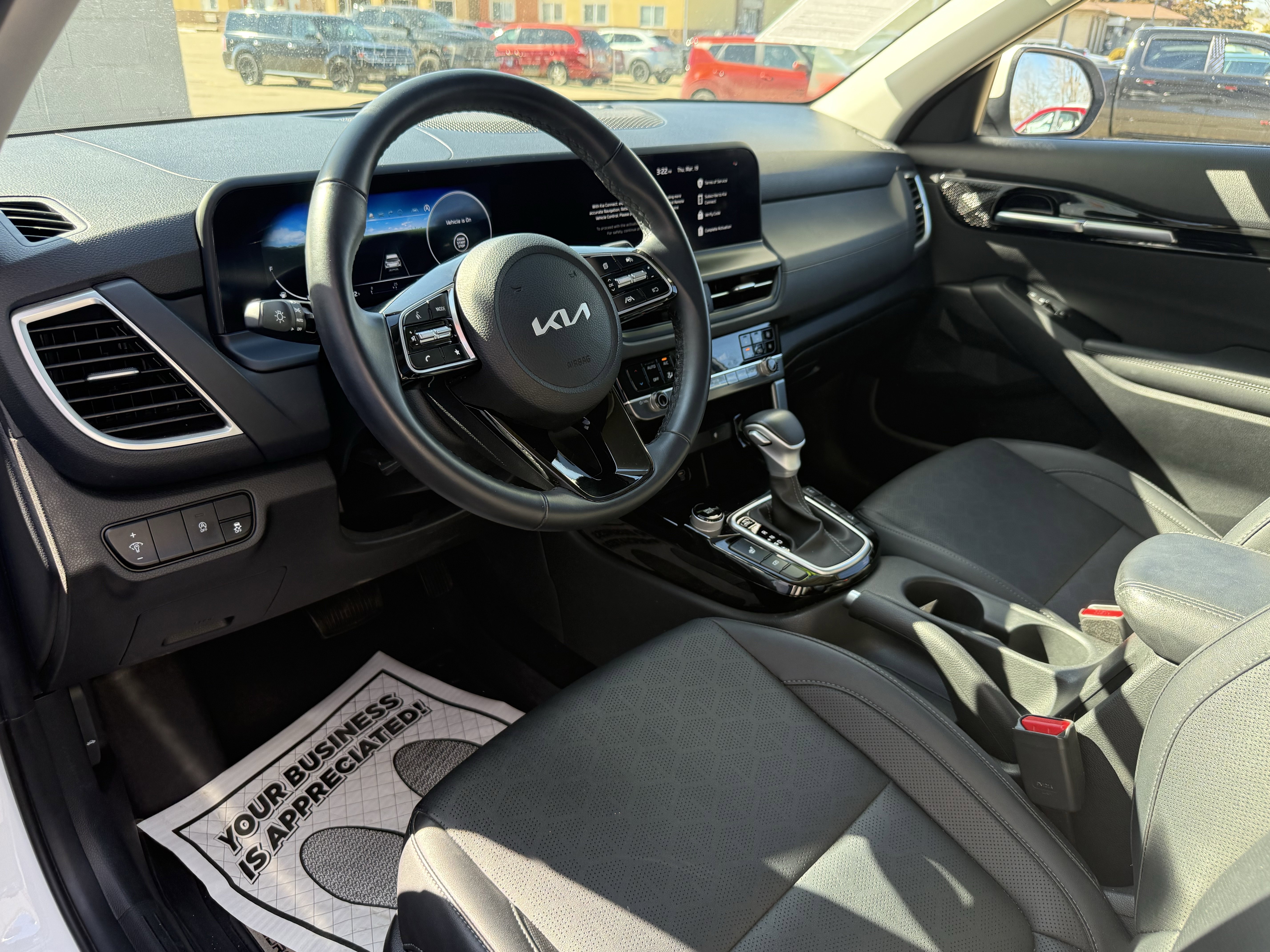 Used 2024 Kia Seltos EX image 11