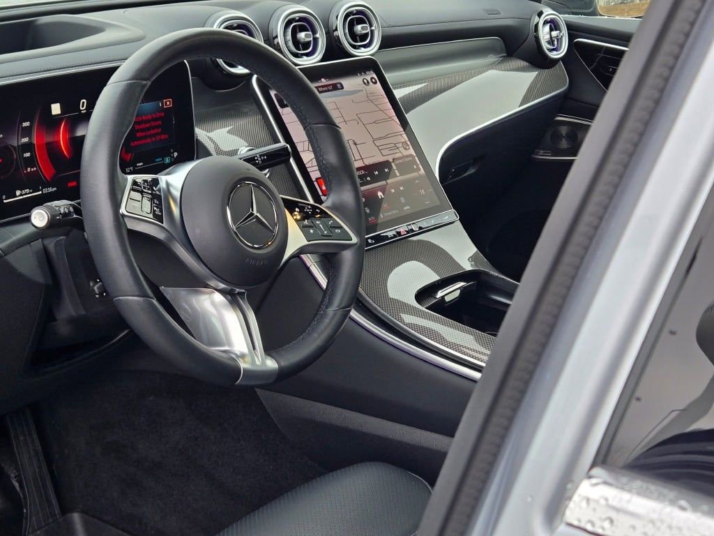 Used 2023 Mercedes-Benz GLC 300 4MATIC image 4