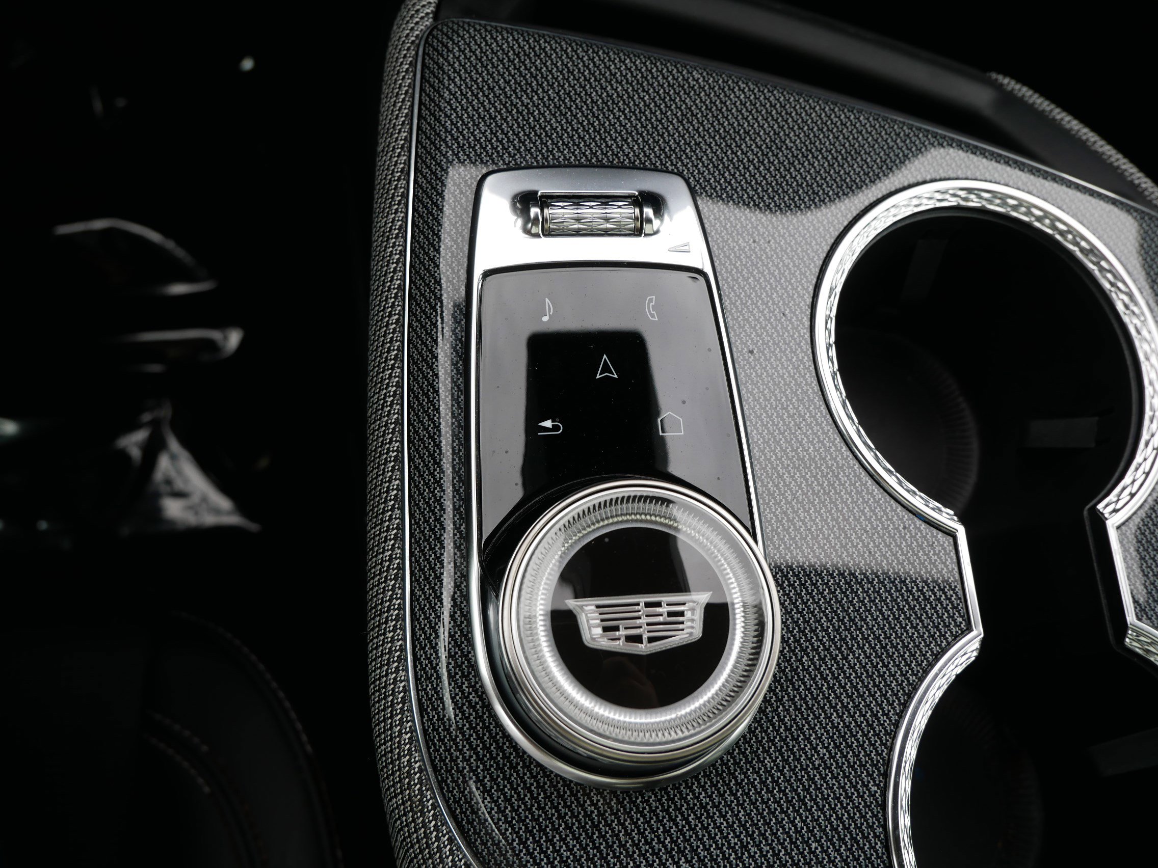 Certified 2025 Cadillac Optiq Sport 2 w/ LPO, Floor Liner Package AWD/4WD image 30