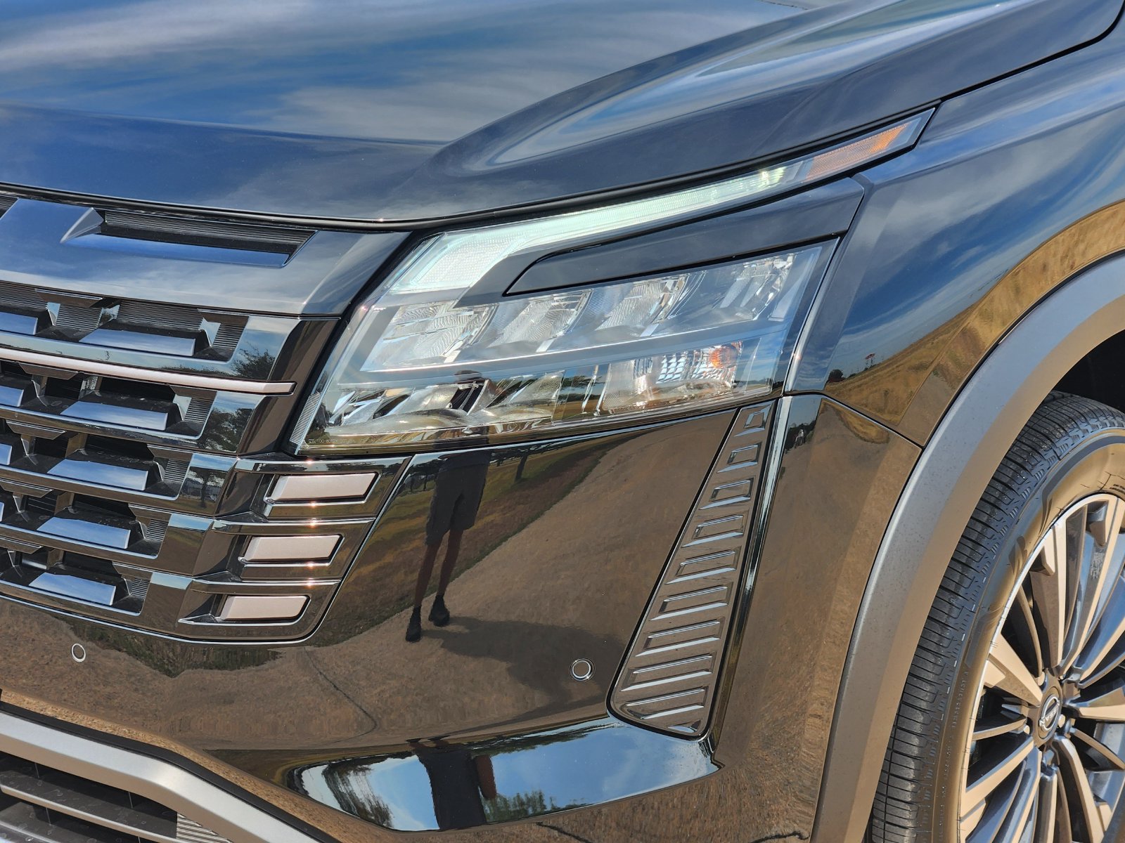 New 2026 Nissan Pathfinder Platinum FWD image 9