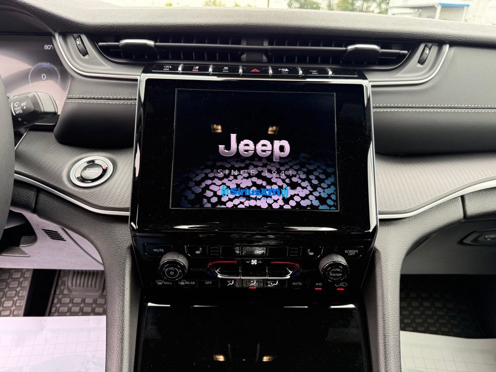 Used 2025 Jeep Grand Cherokee L Laredo w/ Luxury Tech Group I AWD/4WD image 34