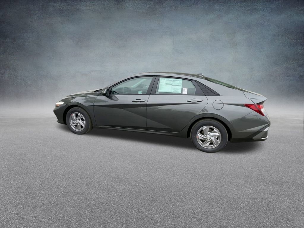 Used 2025 Hyundai Elantra SE image 15
