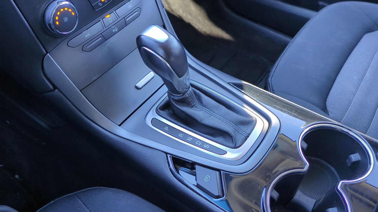 Used 2018 Ford Edge SE image 33