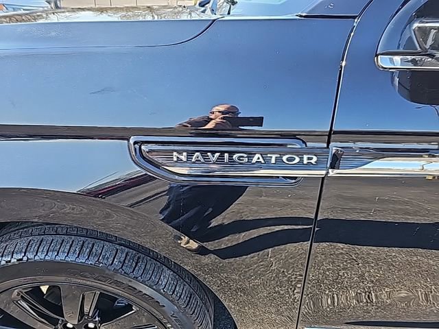 Used 2022 Lincoln Navigator Reserve image 7