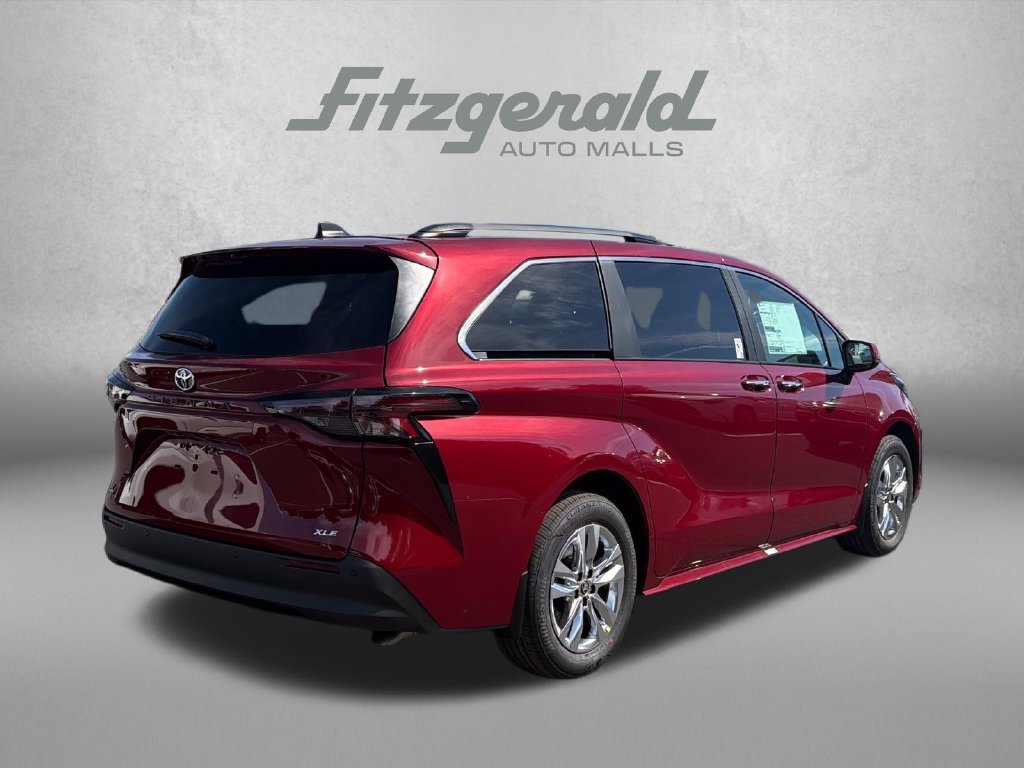 New 2026 Toyota Sienna XLE FWD image 8