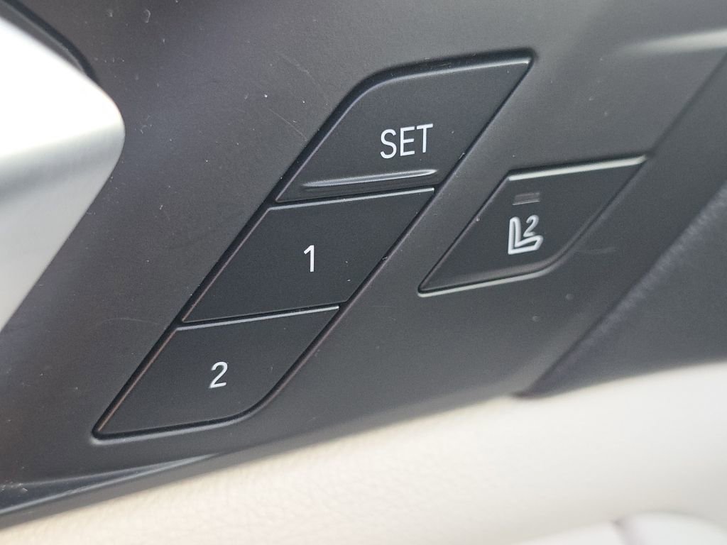 Used 2022 BMW X5 xDrive40i w/ M Sport Package image 20