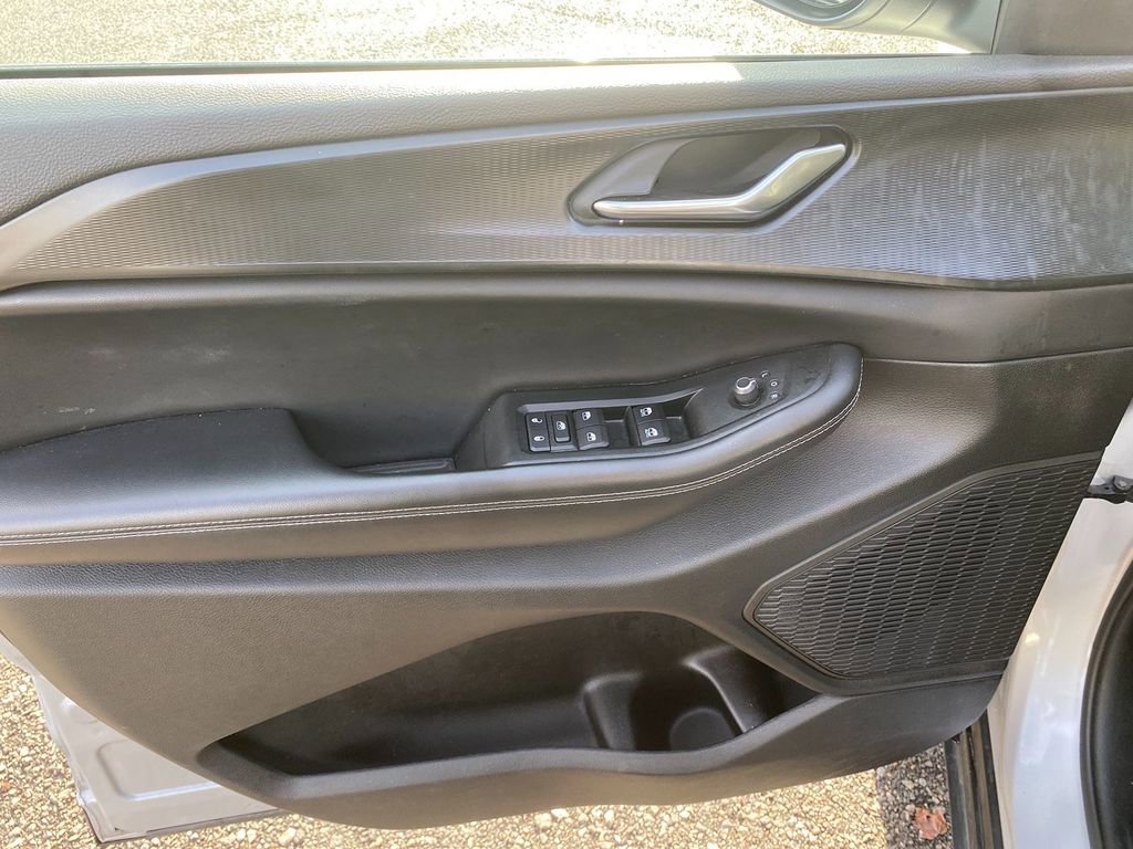 Used 2024 Jeep Grand Cherokee Laredo image 11