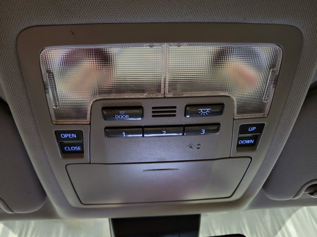 Used 2018 Toyota Highlander Limited image 21