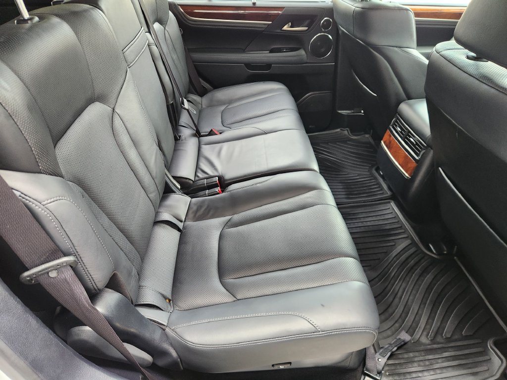 Used 2020 Lexus LX 570 4WD w/ 3rd Row & Luxury Pkg image 31
