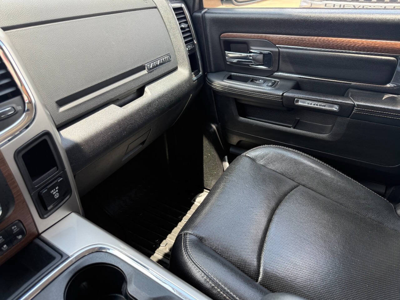 Used 2016 RAM 1500 Laramie w/ Convenience Group AWD/4WD image 15