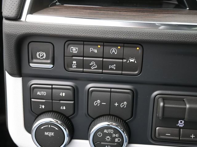 New 2026 Chevrolet Suburban Premier image 39