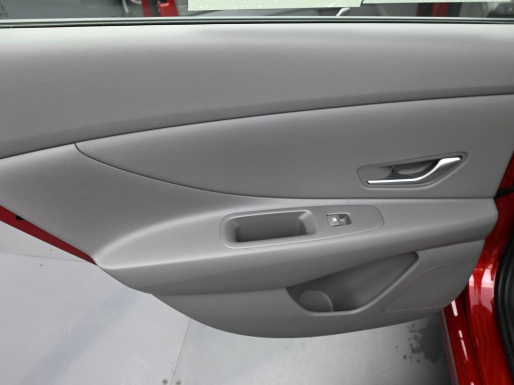 Certified 2025 Hyundai Elantra Sport image 22