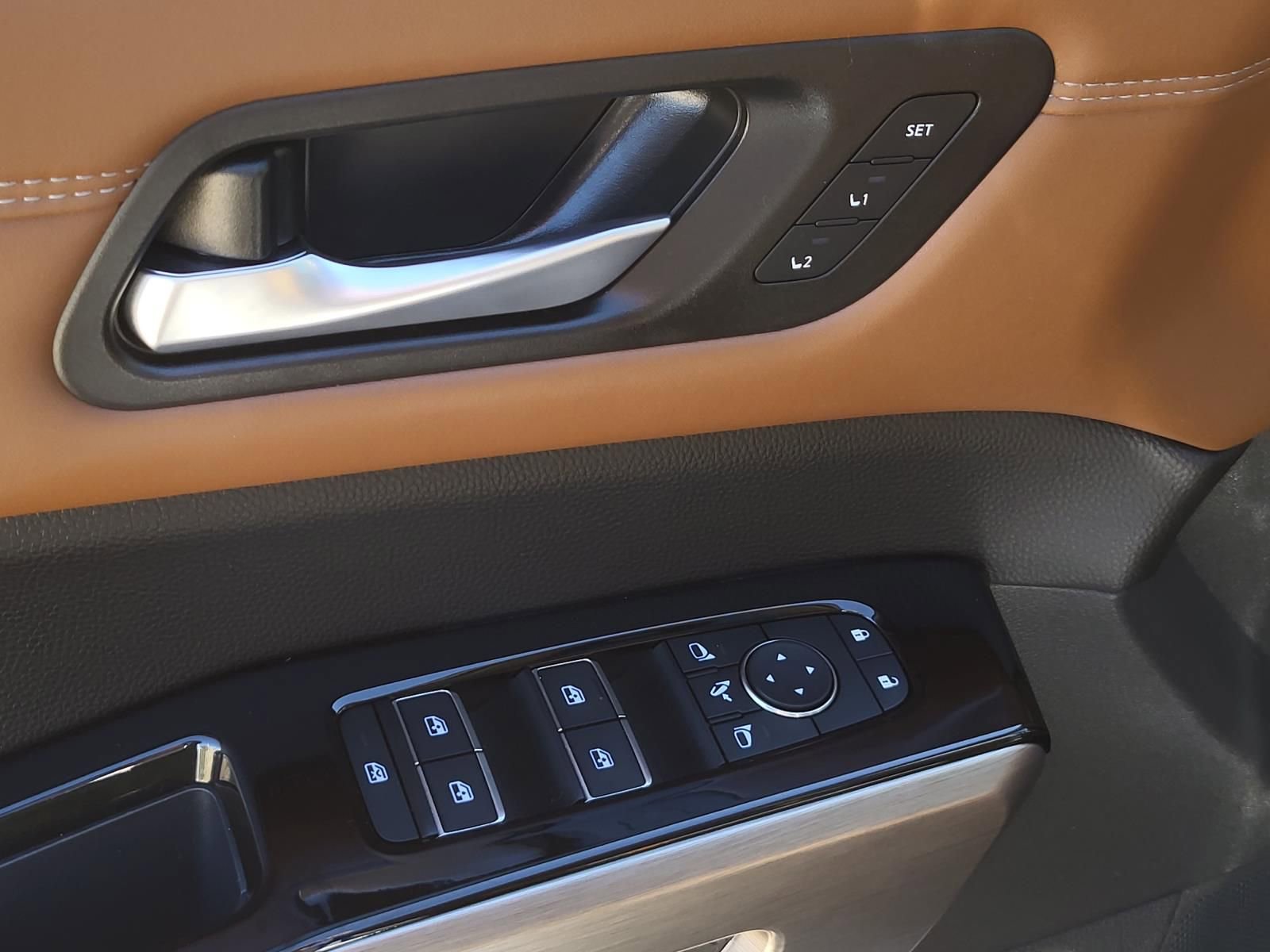 Used 2024 Nissan Pathfinder Platinum w/ Cargo Package image 24