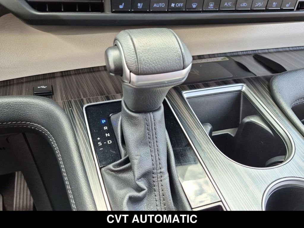 Used 2024 Toyota Sienna Platinum FWD image 21