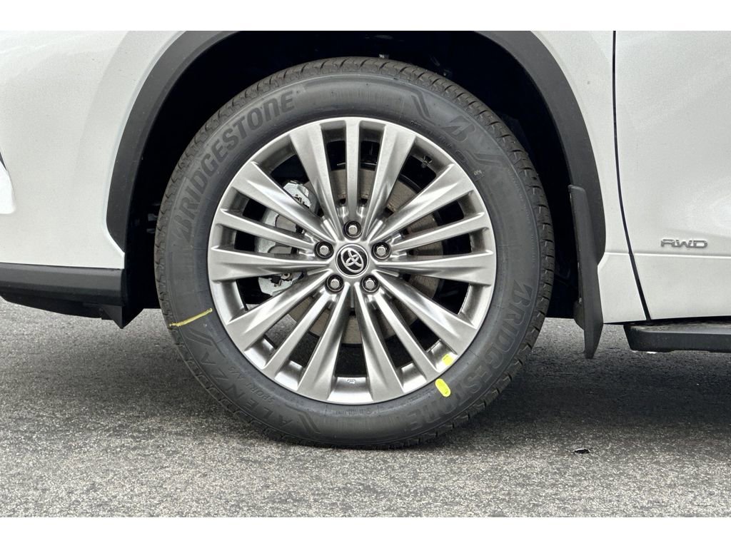 New 2026 Toyota Highlander Platinum image 33