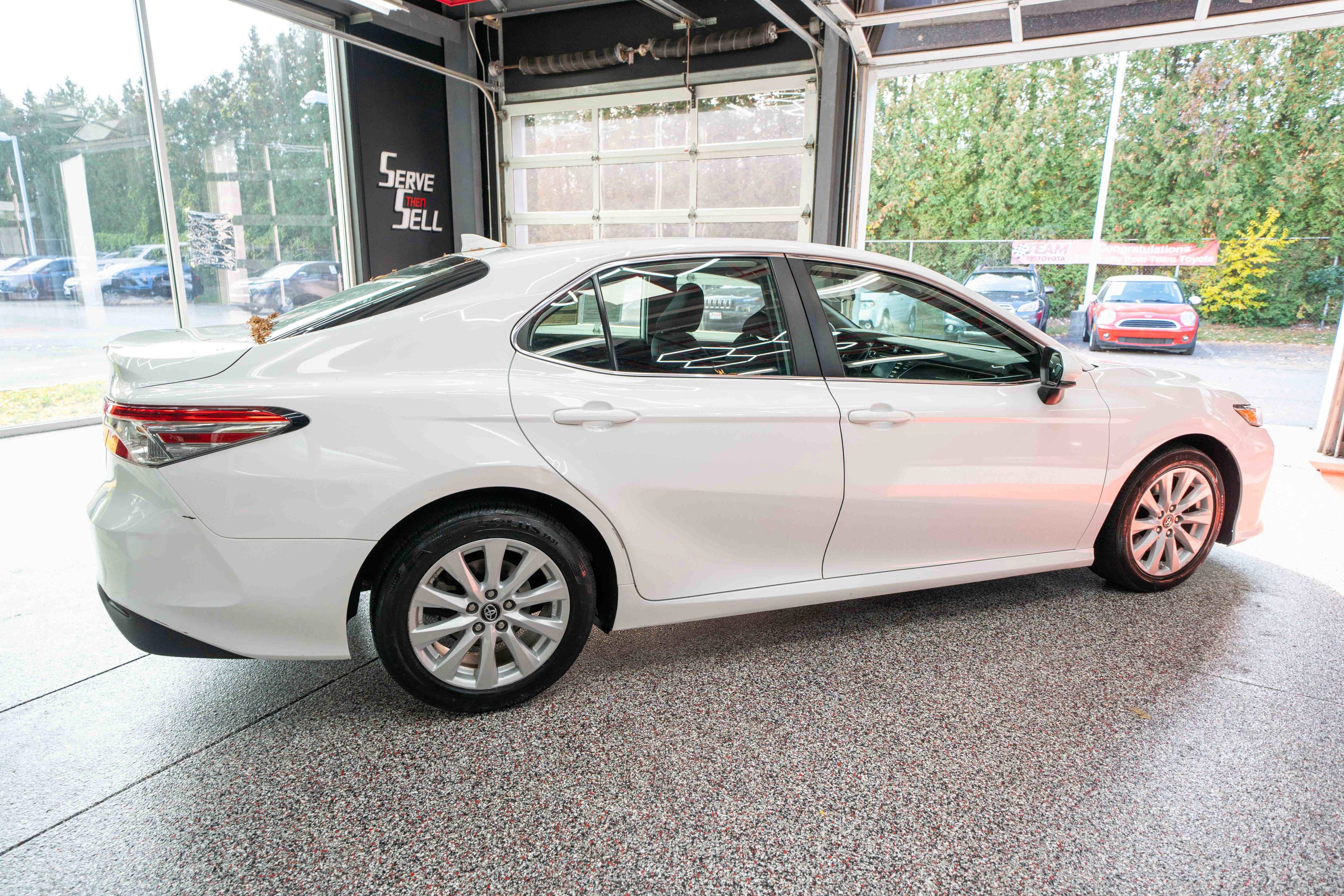 Used 2019 Toyota Camry LE image 4
