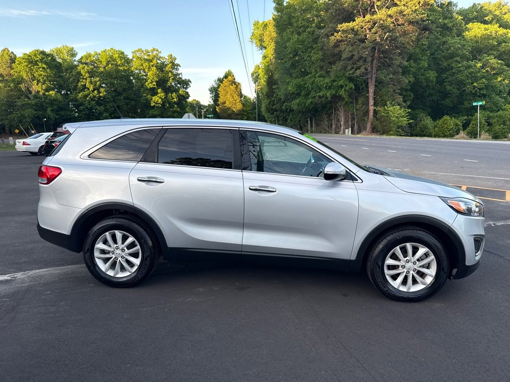 Used 2017 Kia Sorento L FWD image 5
