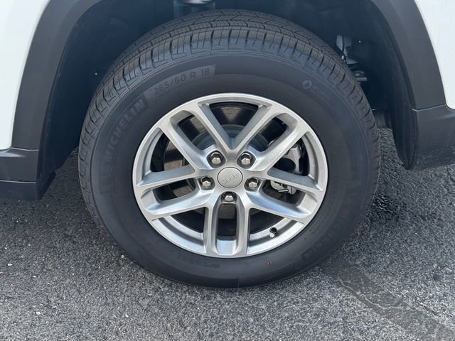 Used 2025 Jeep Grand Cherokee L Laredo w/ Trailer Tow Package image 11