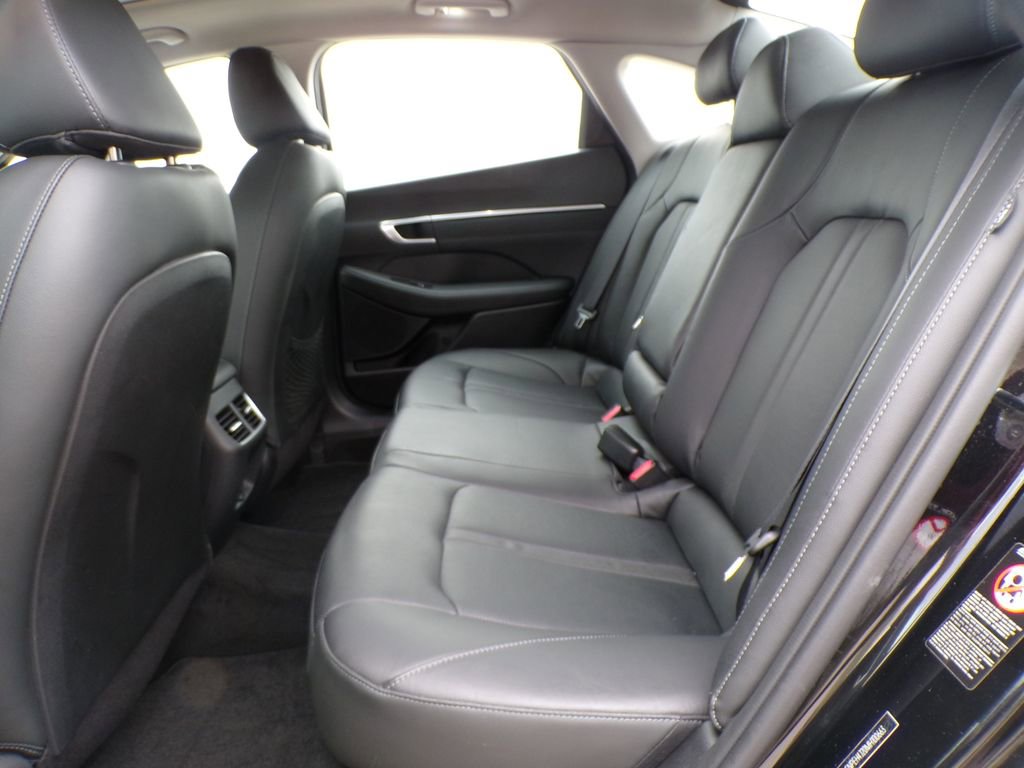 Certified 2021 Hyundai Sonata Limited w/ Preferred Accessory Package FWD image 18