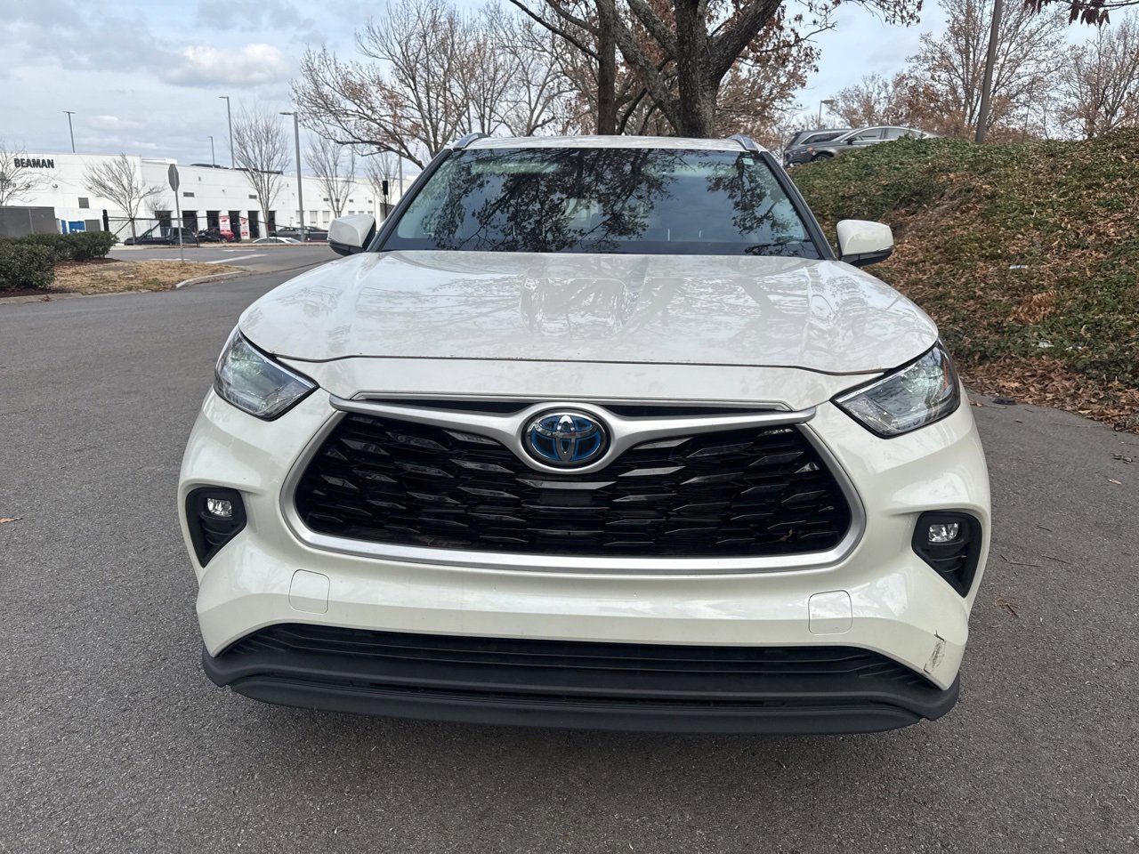 Used 2021 Toyota Highlander XLE image 2