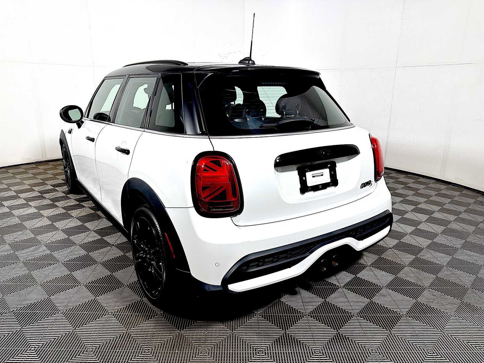 Certified 2023 MINI Cooper S w/ Signature Upholstery Package FWD image 5