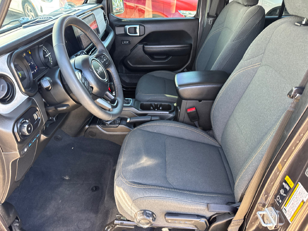 Used 2024 Jeep Wrangler Unlimited w/ Convenience Group AWD/4WD image 25