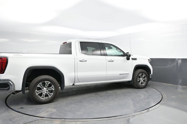 Used 2024 GMC Sierra 1500 SLT AWD/4WD image 2