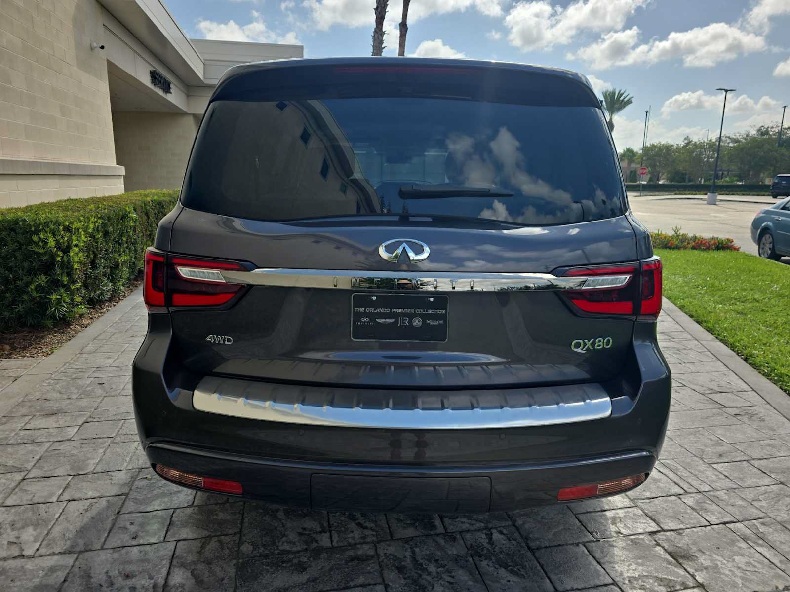Certified 2023 INFINITI QX80 Premium Select w/ Cargo Package AWD/4WD image 5