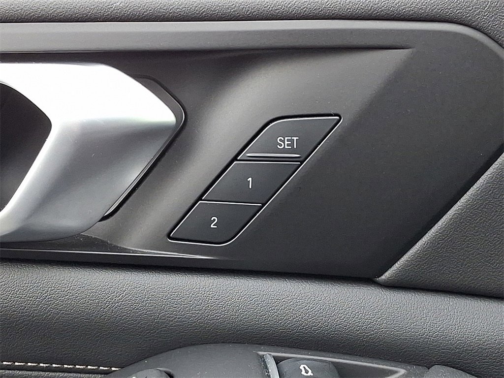 Used 2024 BMW X5 xDrive40i w/ Premium Package image 25