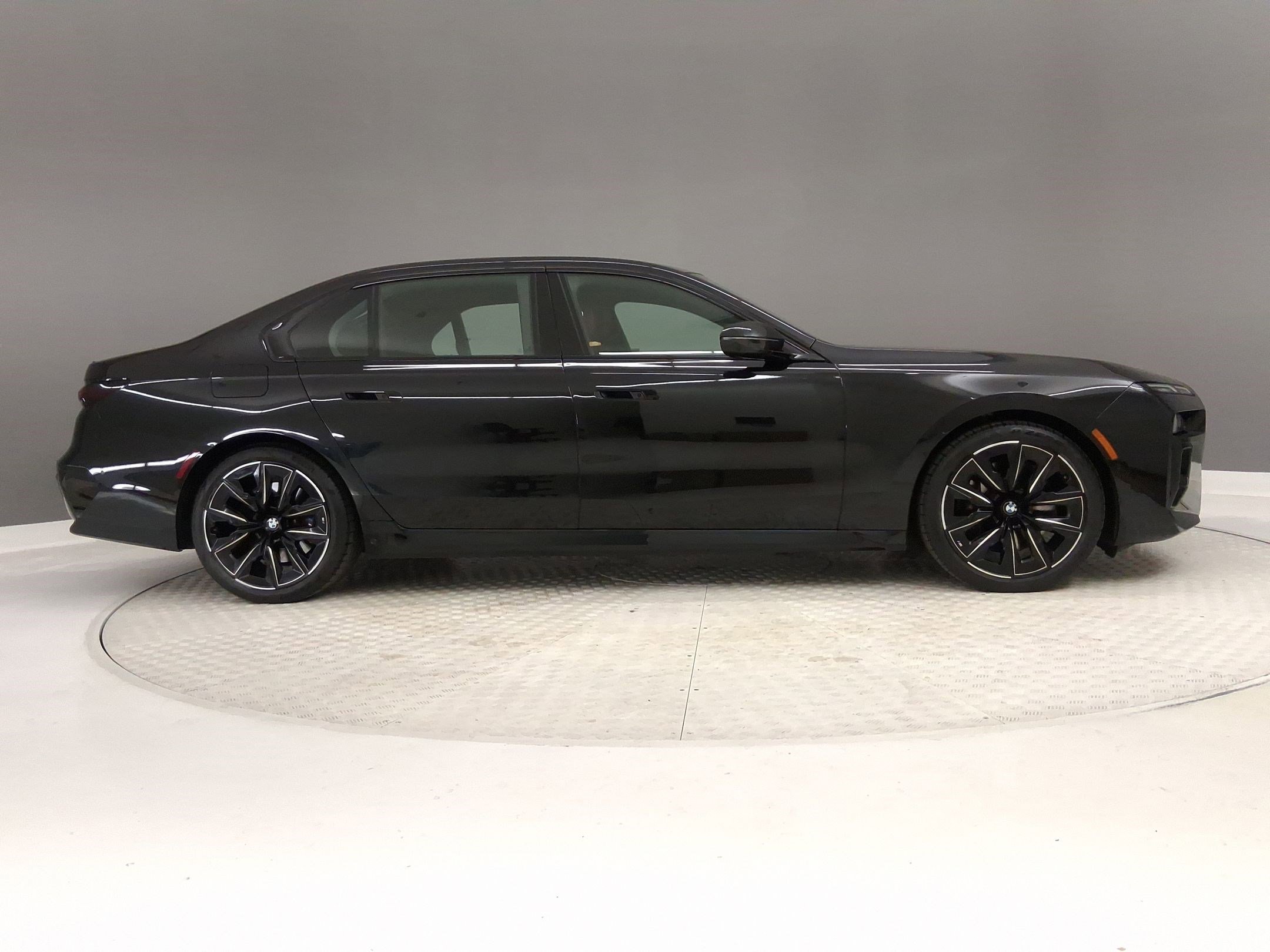 Used 2023 BMW 740i image 6