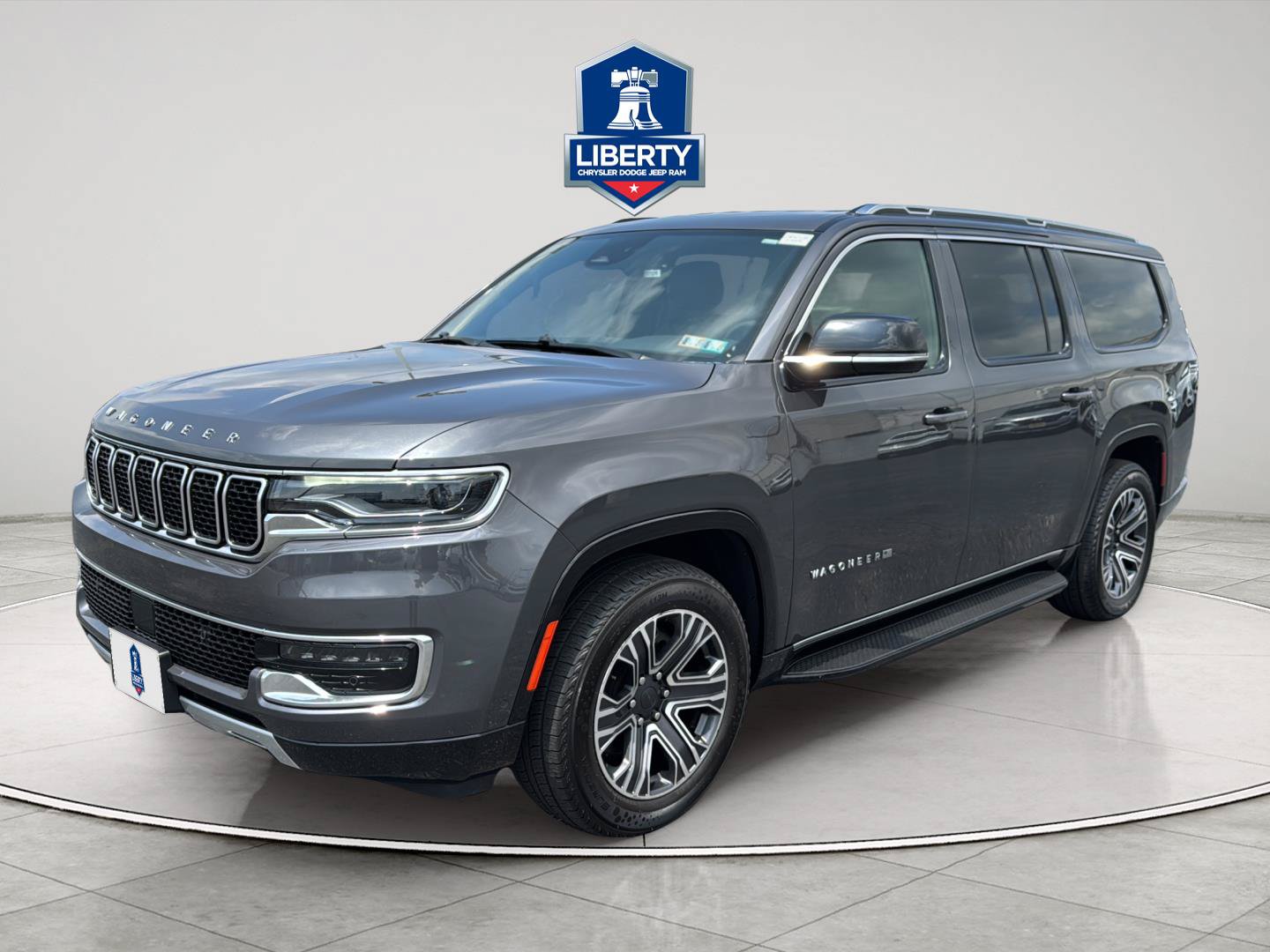 Certified 2024 Jeep Wagoneer L Series II w/ Flexible Seating Group AWD/4WD image 3