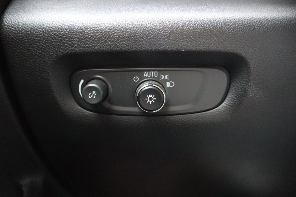Used 2023 Chevrolet Traverse LS AWD/4WD image 17