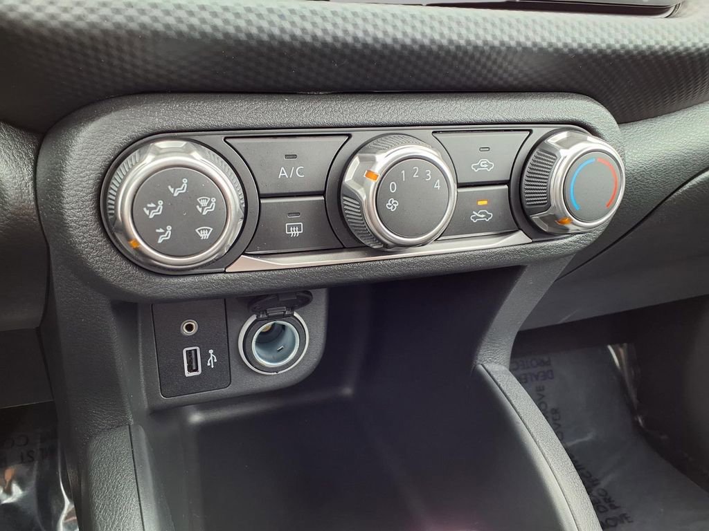 Certified 2025 Nissan Kicks Play S image 9