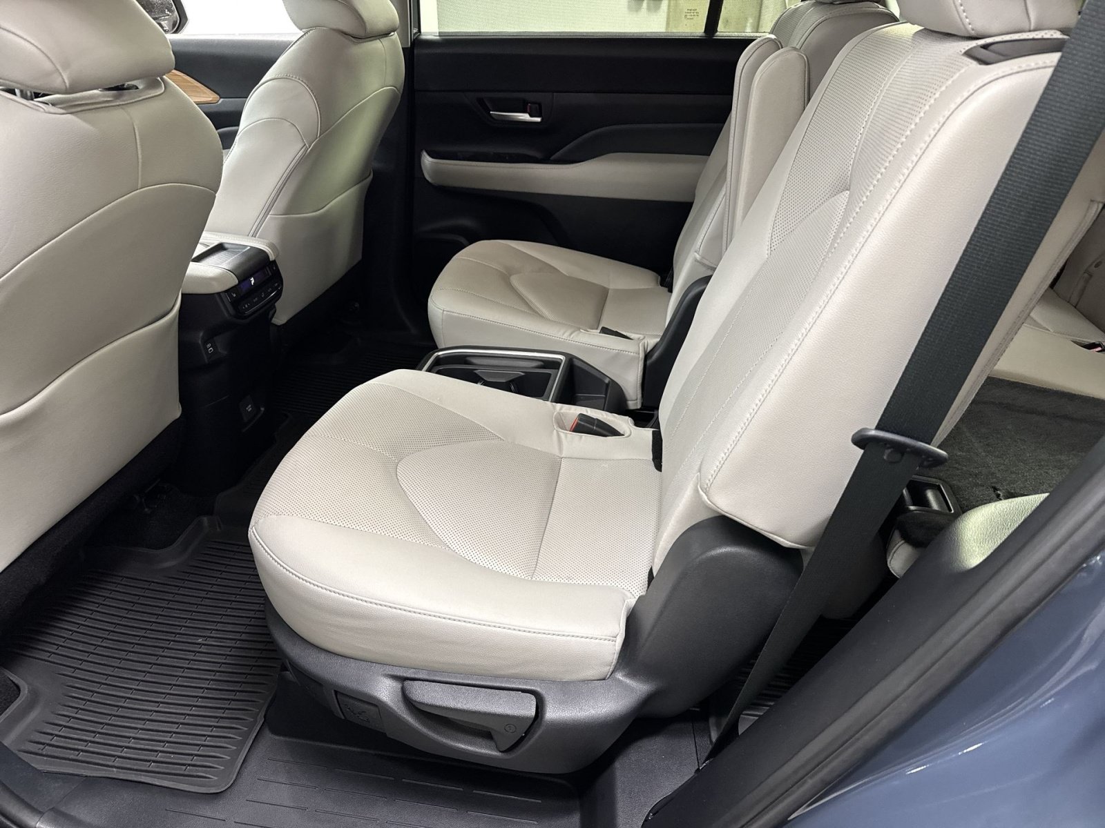 Used 2024 Toyota Grand Highlander AWD image 36