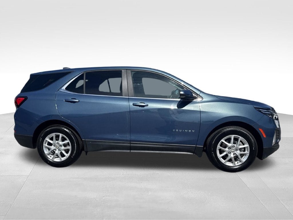 Used 2024 Chevrolet Equinox LT w/ LPO, Floor Liner Package FWD image 2