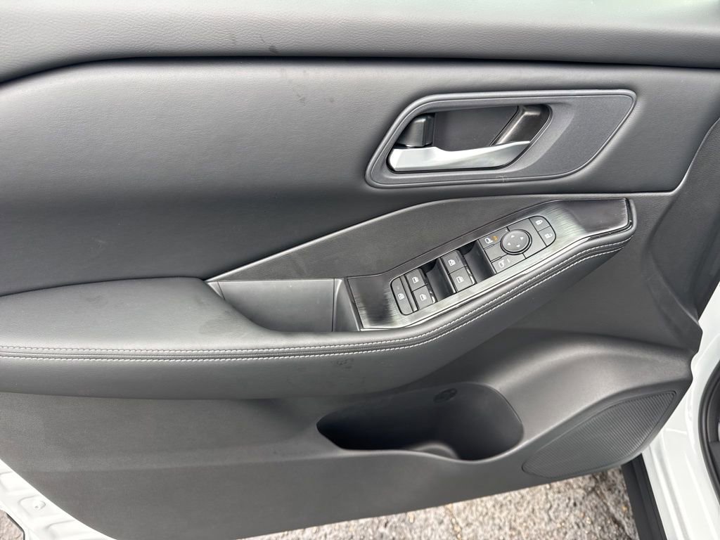 New 2026 Nissan Rogue SV FWD image 12