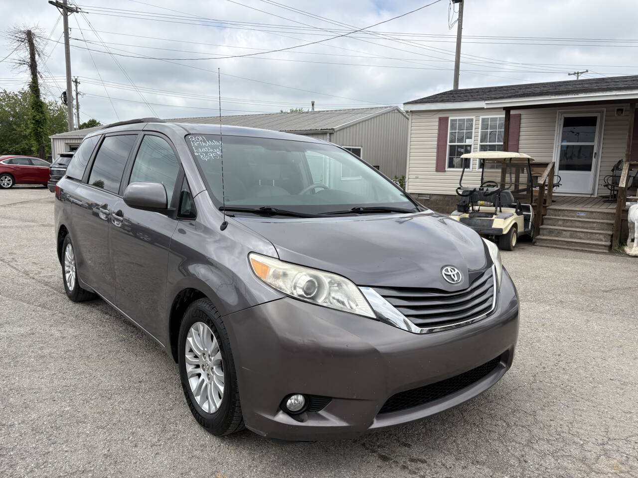 Used 2011 Toyota Sienna XLE w/ Entertainment Pkg FWD image 6