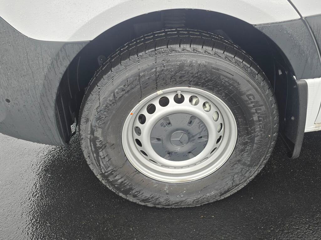 New 2025 Mercedes-Benz eSprinter 170 Cargo image 10