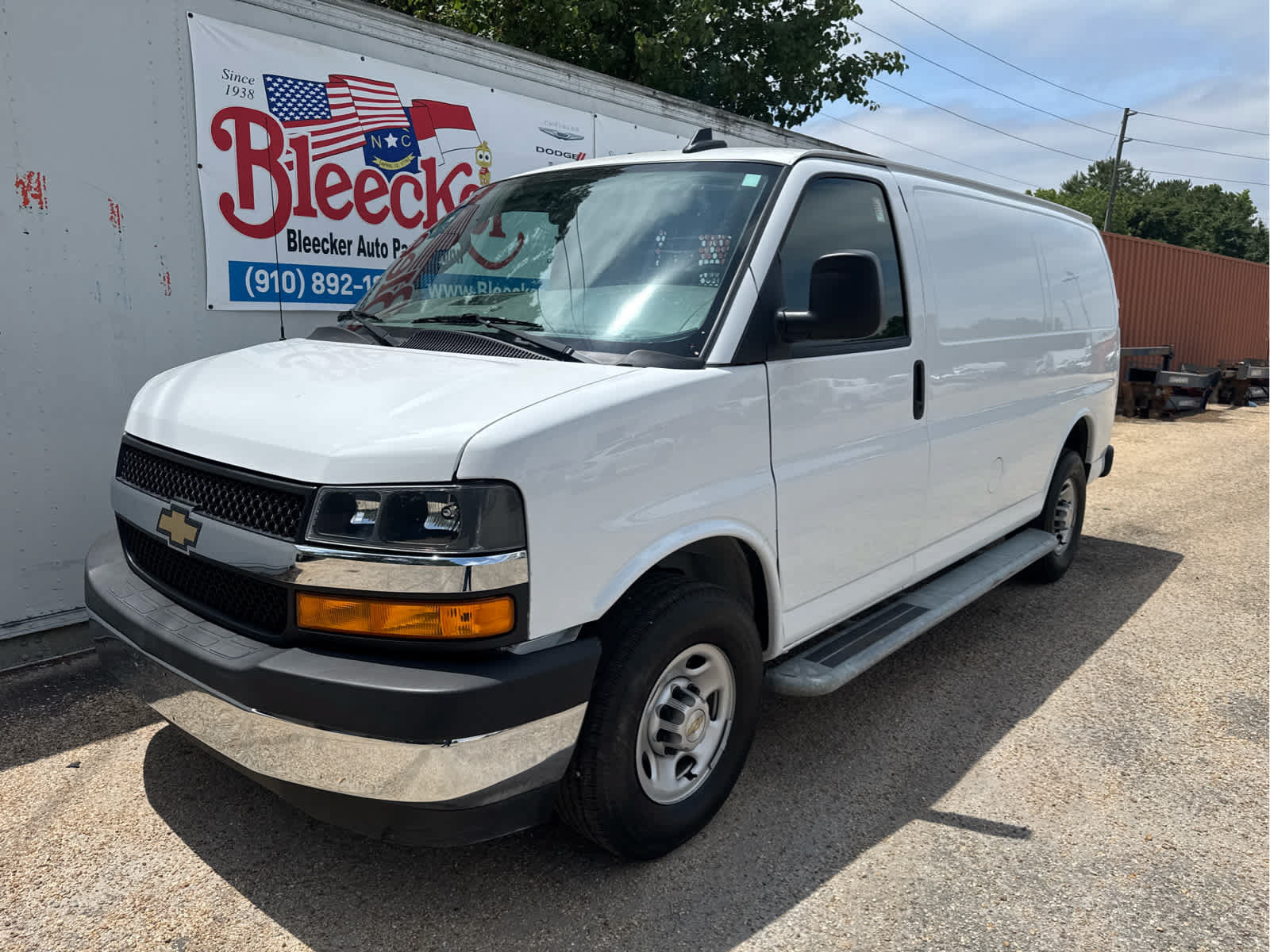Used 2024 Chevrolet Express 2500 w/ Driver Convenience Package RWD image 5