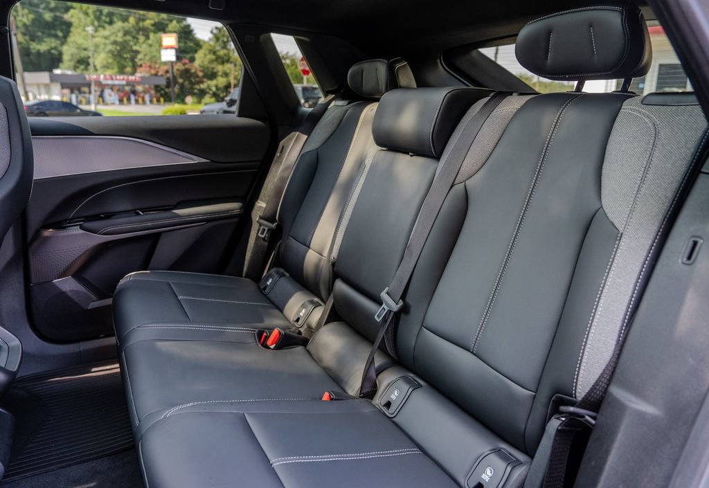 Used 2024 Cadillac Lyriq Tech RWD image 18