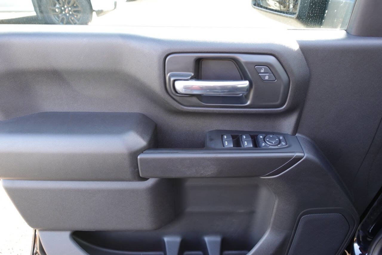 Used 2025 Chevrolet Silverado 2500 Custom w/ Custom Value Package image 12